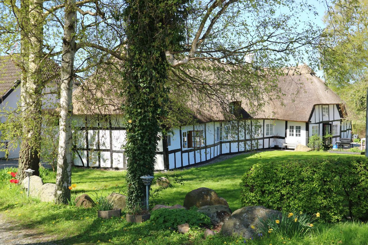 Birkelygaard Bed & Breakfast Hårby Exteriör bild